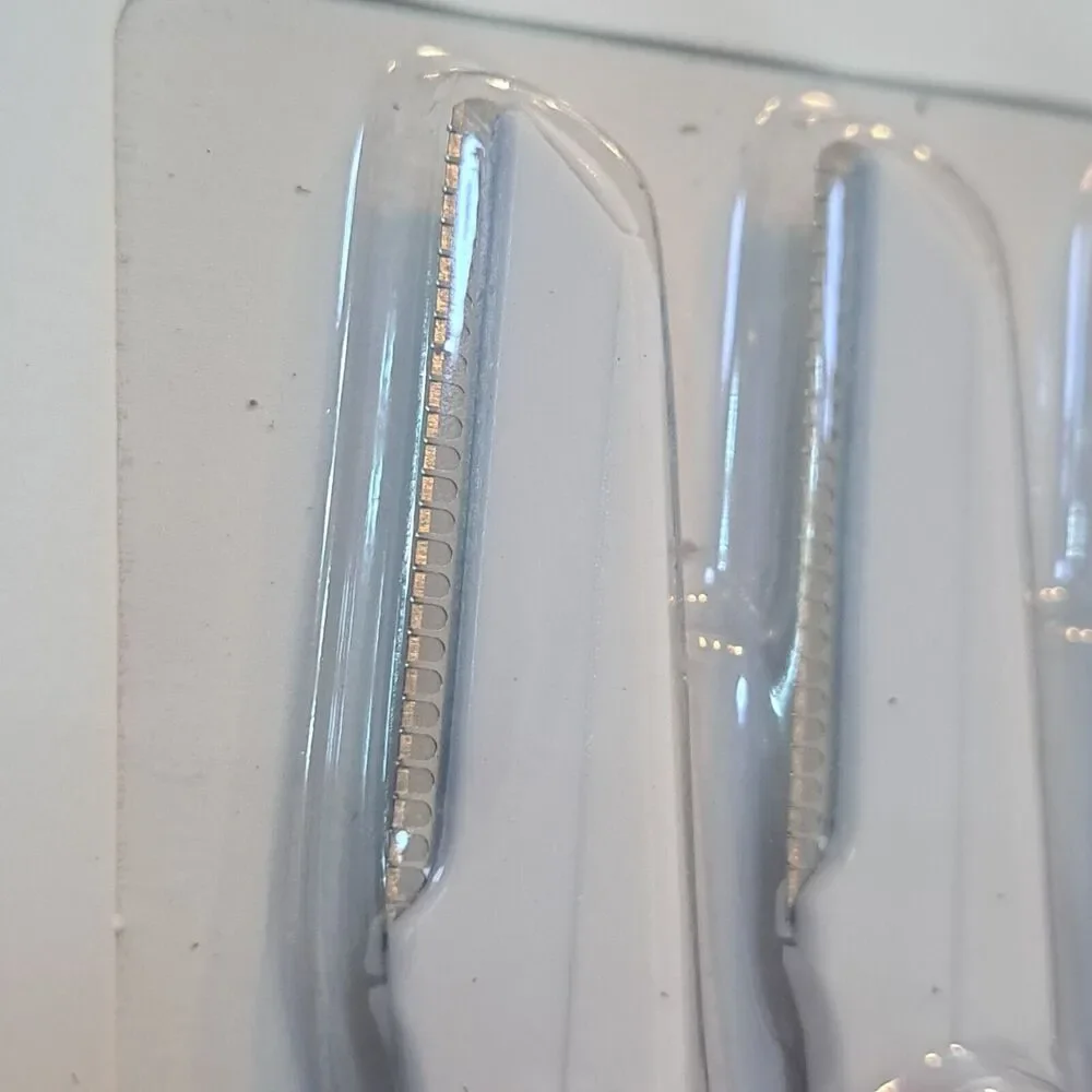 VIVASPA Beauty Redefined 6 Foldable Eyebrow Shapers